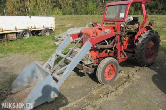1967 Nuffield 342 traktor med laster